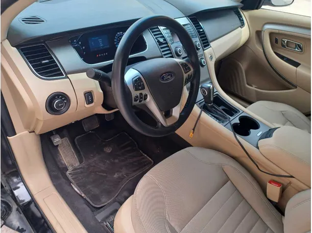 Car image 12