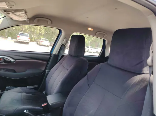 Car image 14