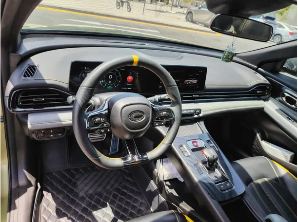 Car image 10