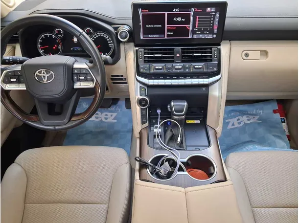 Car image 16