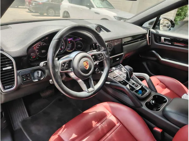 Car image 12