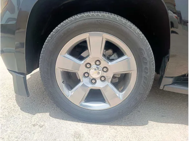 Car image 10