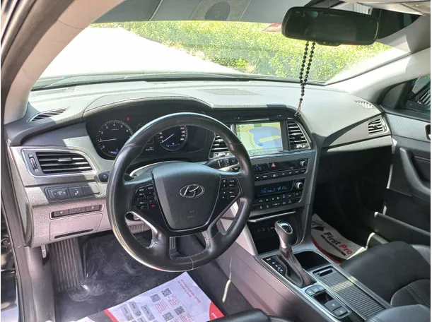 Car image 11