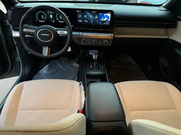 Car image 12