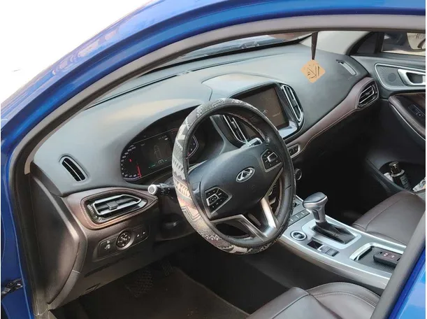 Car image 12