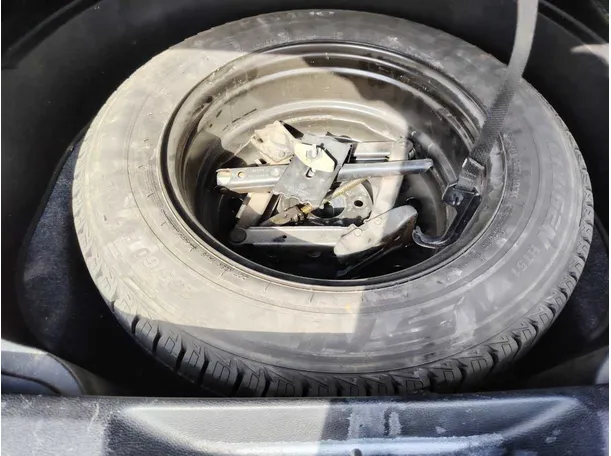 Car image 23