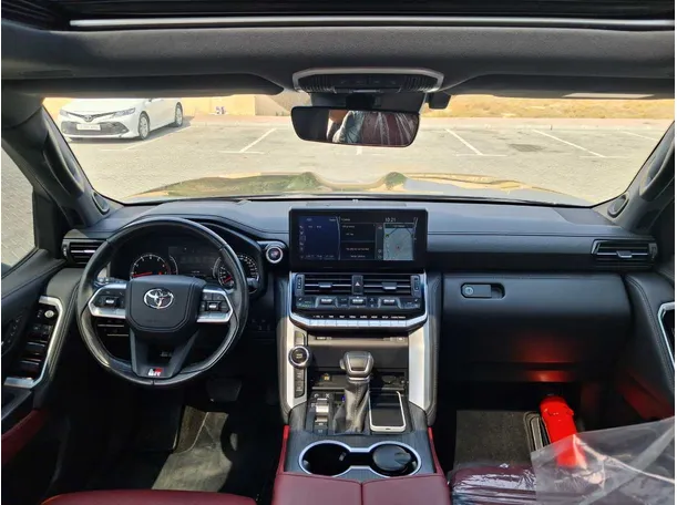 Car image 16