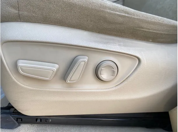 Car image 29