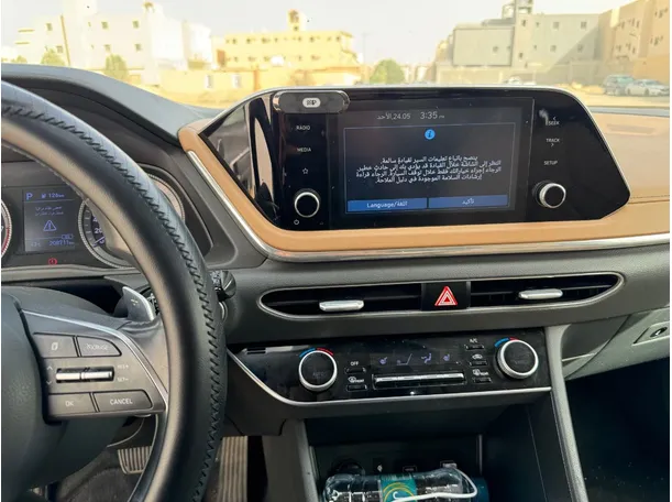 Car image 17