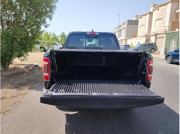 Car image 30