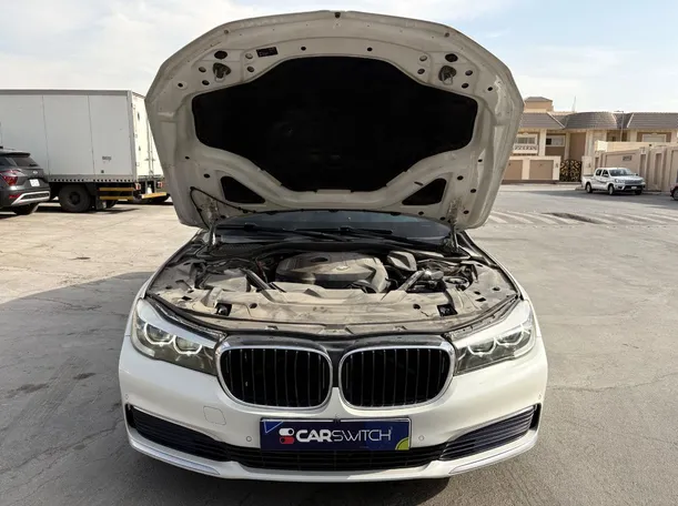 Car image 30