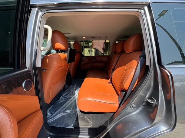 Car image 13