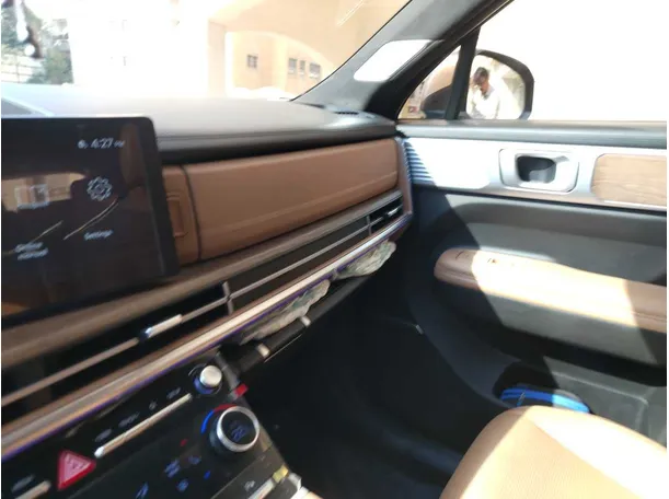 Car image 23