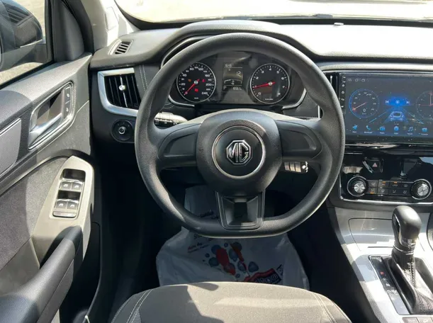 Car image 19
