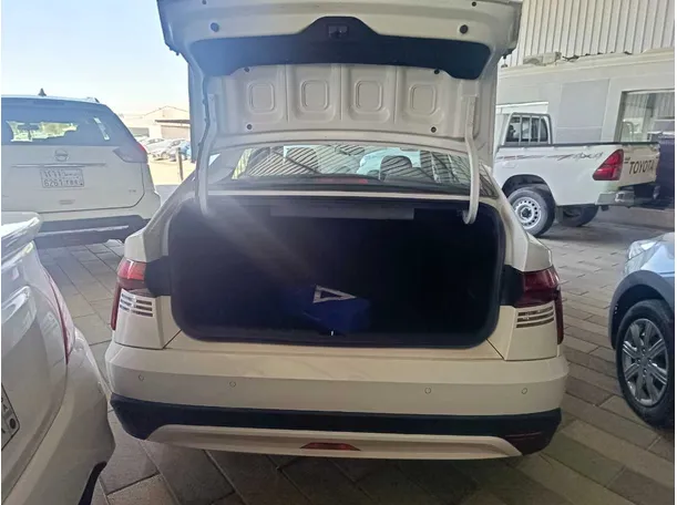 Car image 20