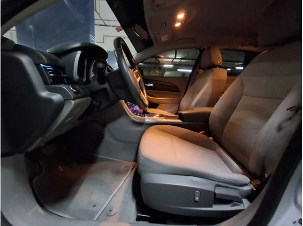 Car image 12