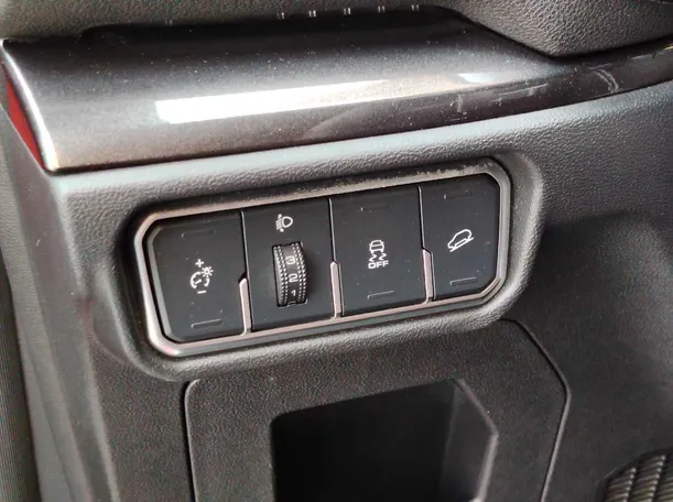 Car image 27