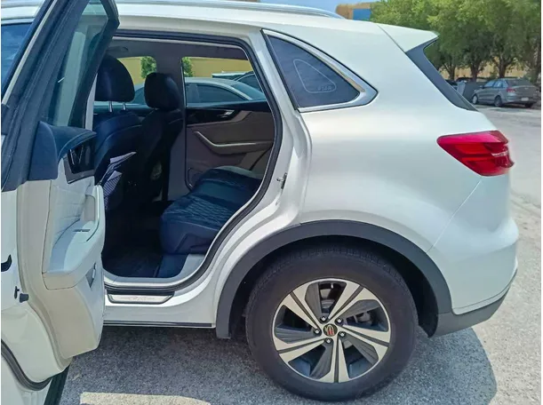 Car image 17