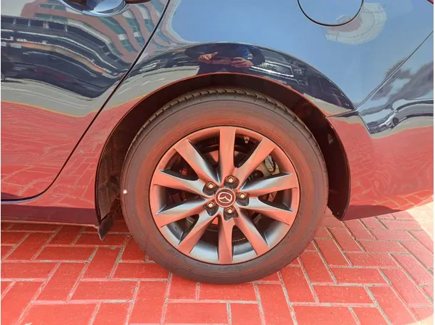 Car image 9
