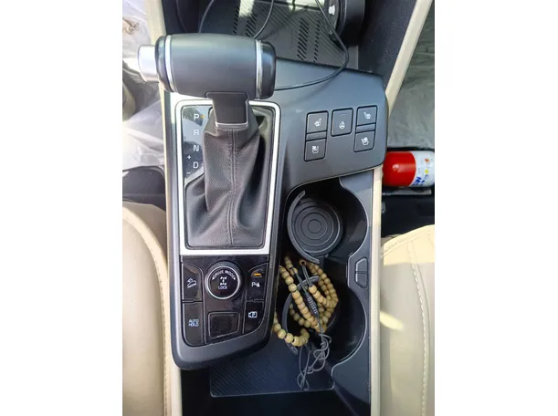 Car image 24