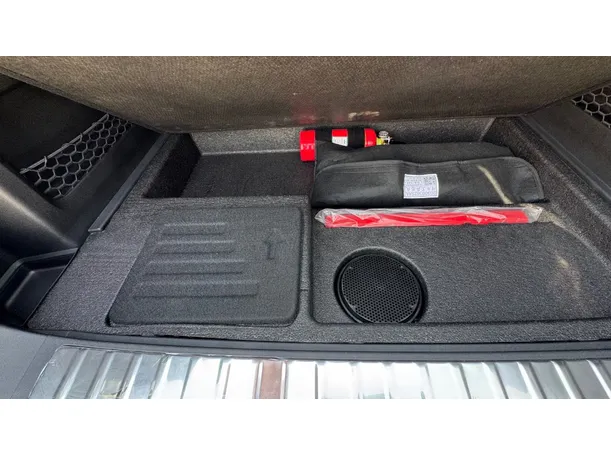 Car image 24