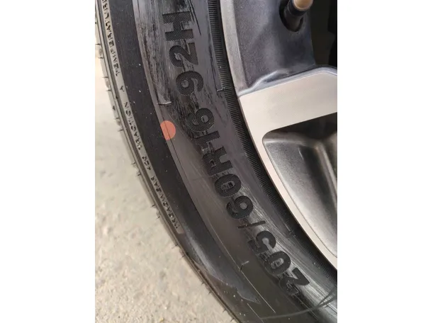 Car image 29