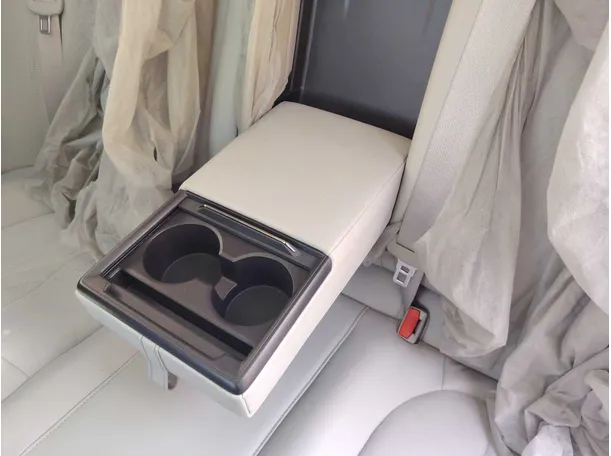 Car image 28