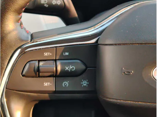 Car image 26