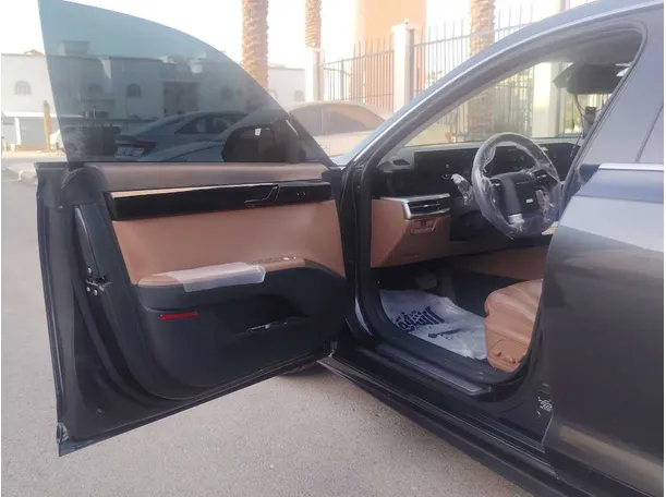 Car image 11