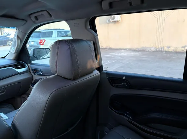 Car image 19