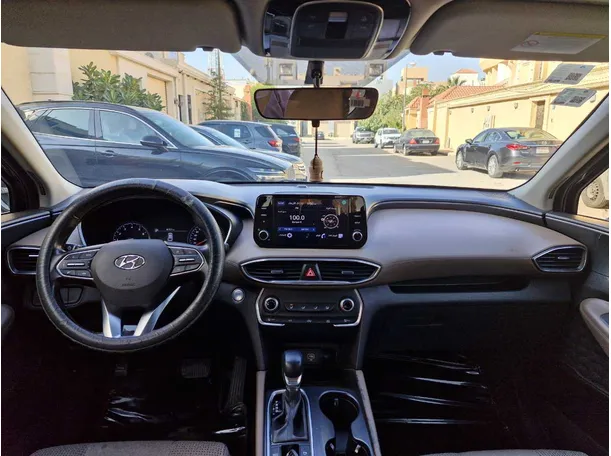 Car image 17