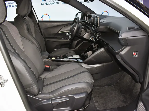Car image 10