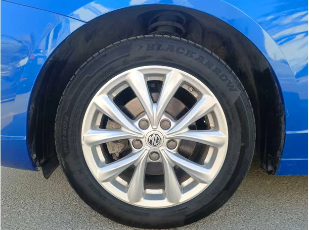 Car image 10