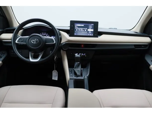 Car image 14