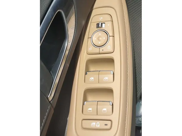 Car image 28