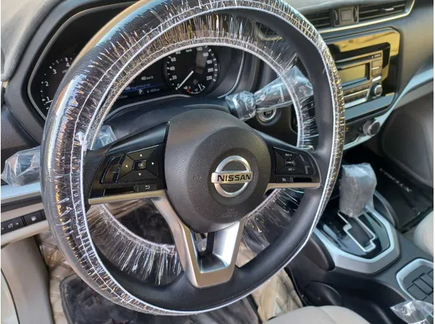 Car image 19