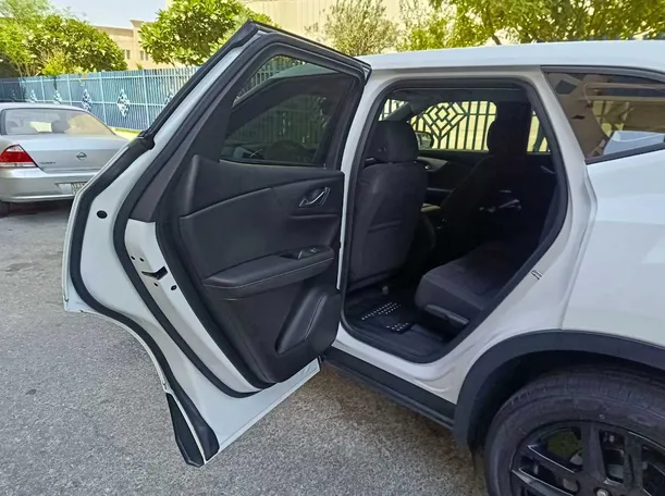 Car image 16