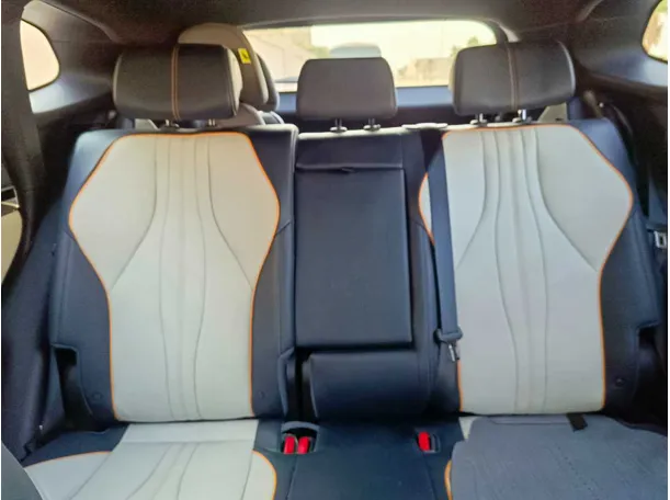 Car image 18
