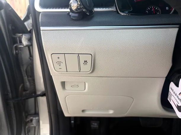 Car image 24