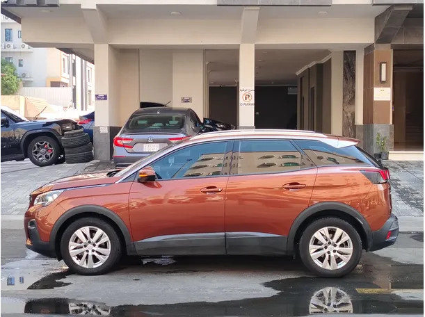 Car image 8