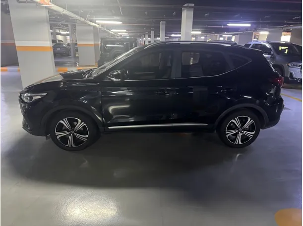 Car image 8