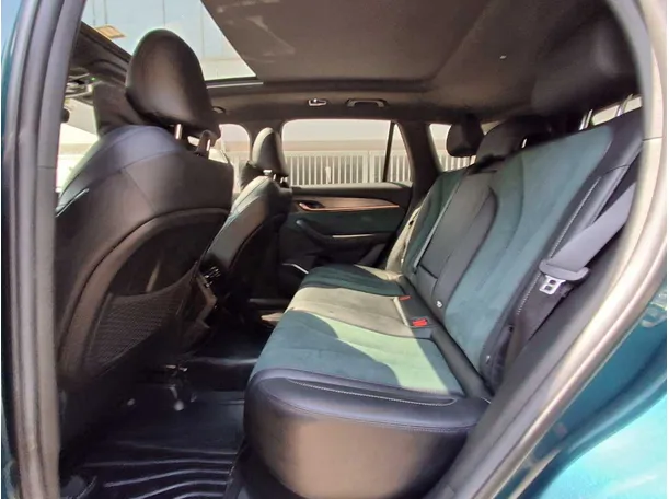 Car image 13
