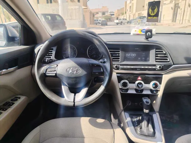 Car image 19
