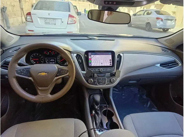 Car image 18