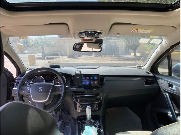 Car image 14