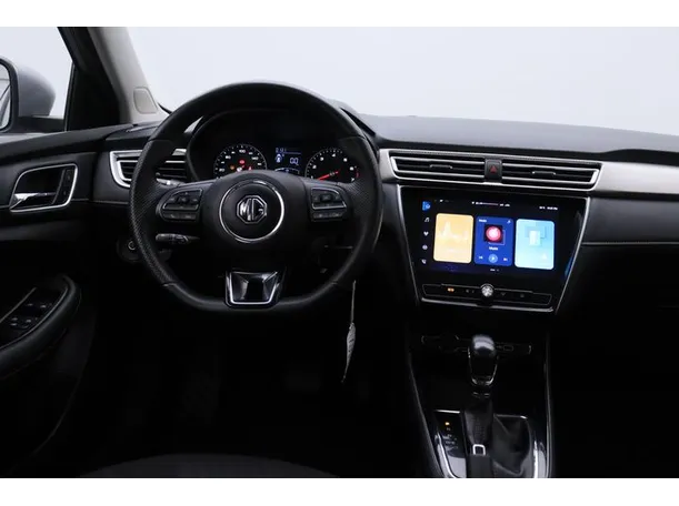 Car image 14