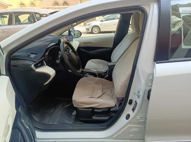 Car image 14