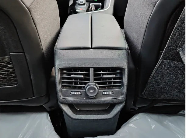 Car image 36