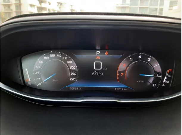 Car image 18