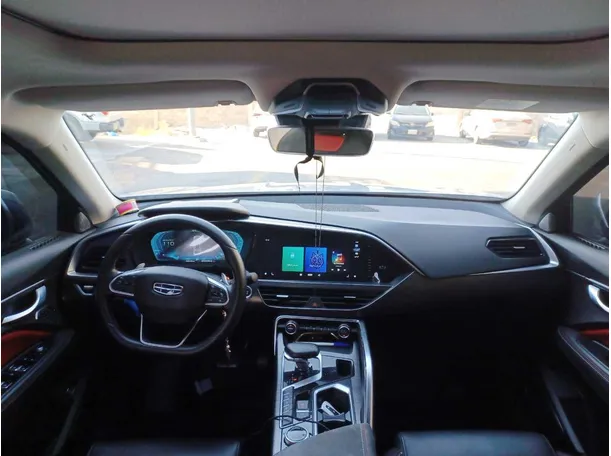 Car image 13